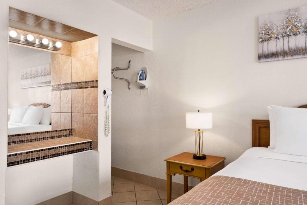 Travelodge by Wyndham Las Vegas Image 12