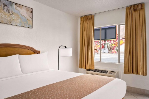 Travelodge by Wyndham Las Vegas image 9